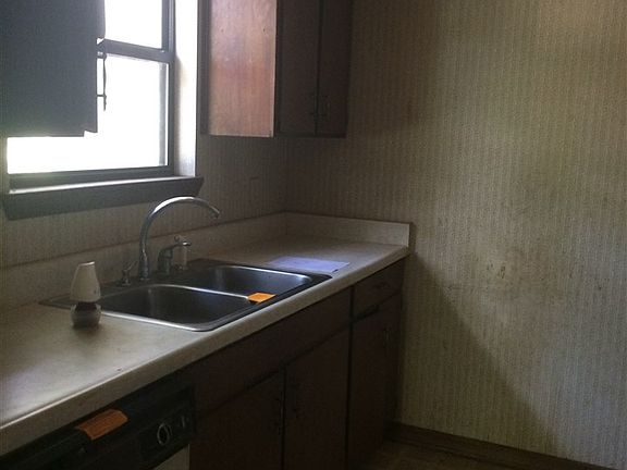 3rd image of 768 Livingston Ct #A