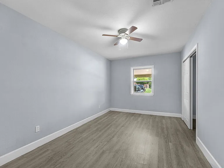 4431 Oak Shadows Dr — Photo 10
