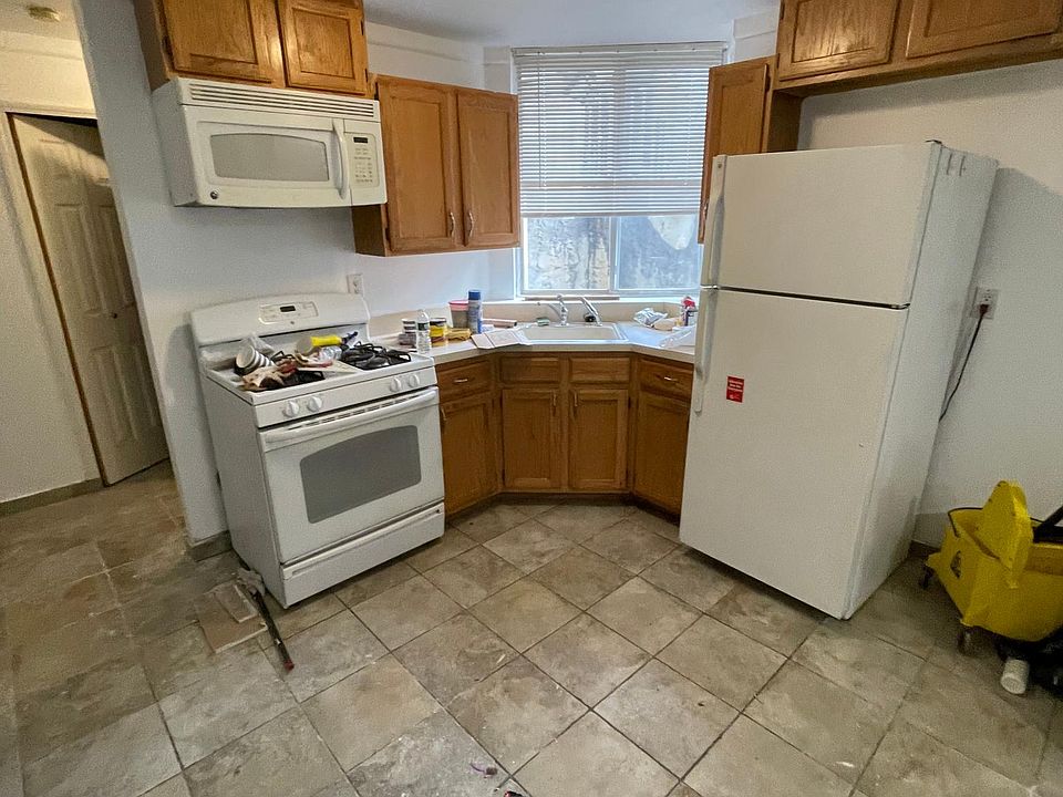 1st image of 274 Seguine Ave #1