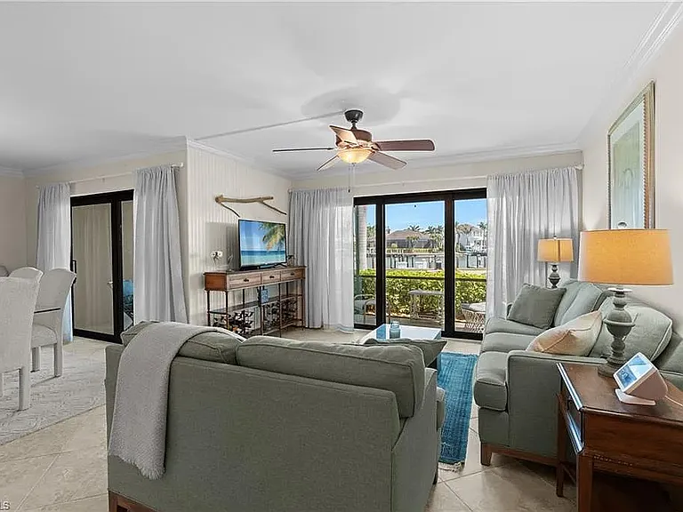 579 Seaview Ct #2 — Photo 5