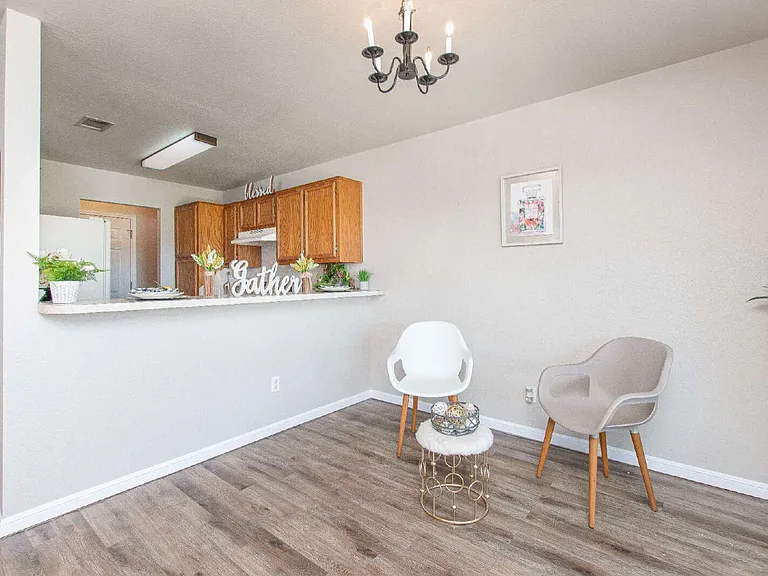 402 Deloris Dr — Photo 3