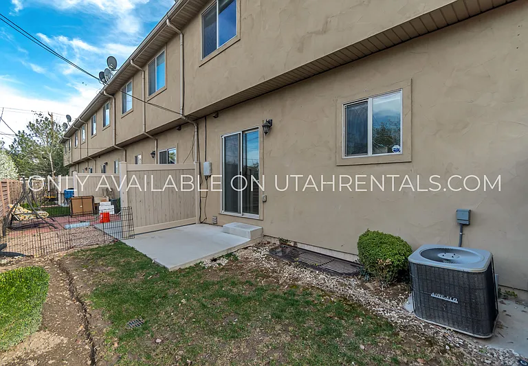 279 E Ailee Ln — Photo 16