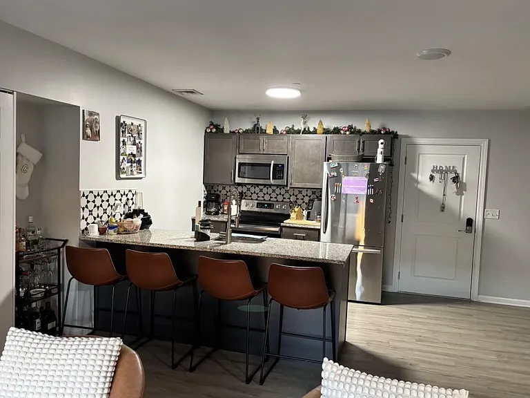 608 Ferry Blvd — Photo 2