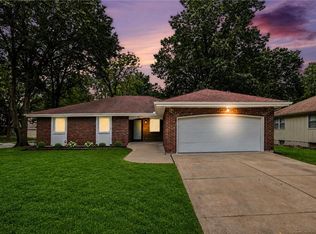 821 NE Cedar St, Lees Summit, MO 64086