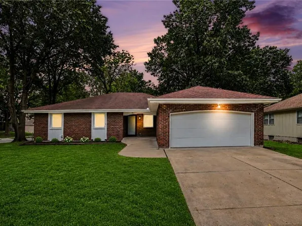 821 NE Cedar St, Lees Summit, MO 64086