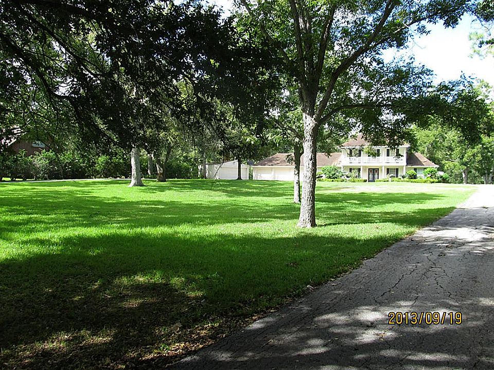 Grand traditional 2 story with 3535 sq.ft. 3/4 bedrooms, 3 1/2bath and 5 car garage on almost 5 acre