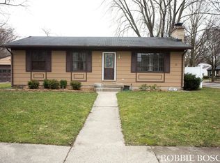966 Worcester Dr NE, Grand Rapids, MI 49505