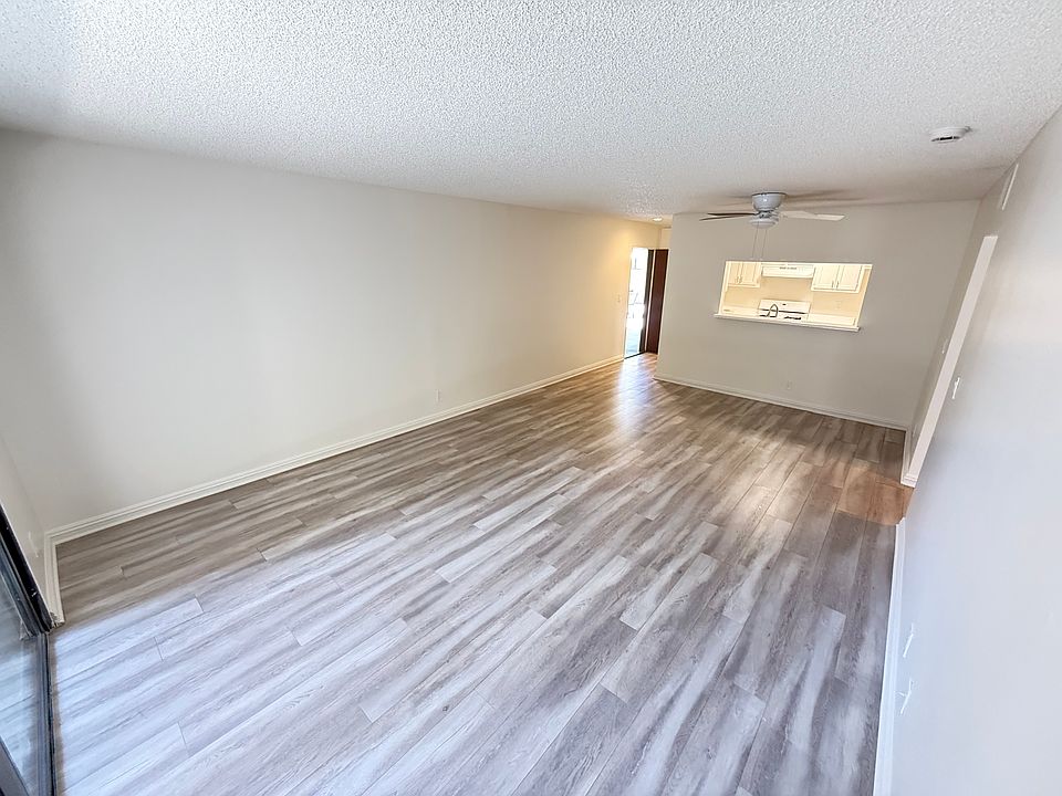 1st image of 15020 Burbank Blvd