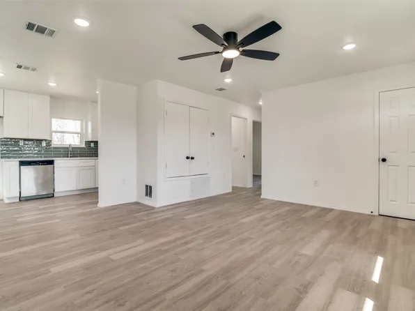 1105 E 1st North St, Kaufman, TX 75142