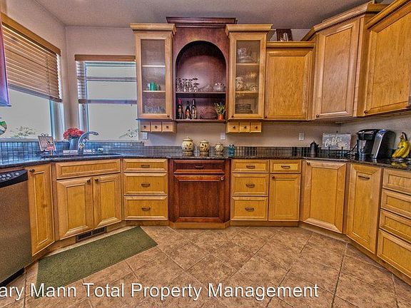 5th image of 810 Camas Pl