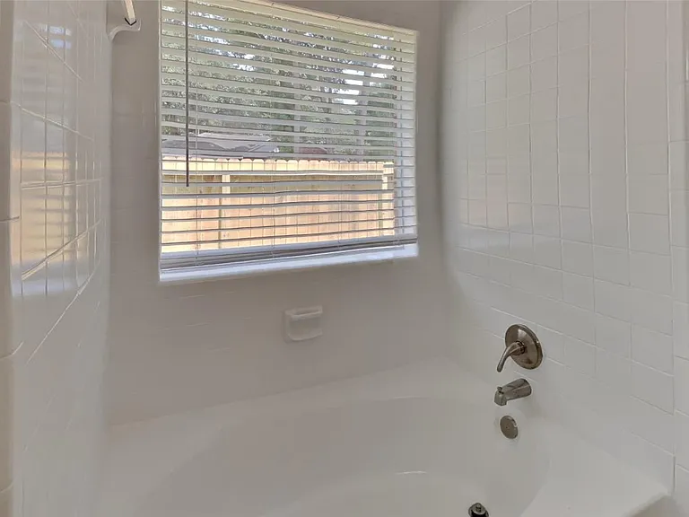 2631 Sherwood Hollow Ln — Photo 10