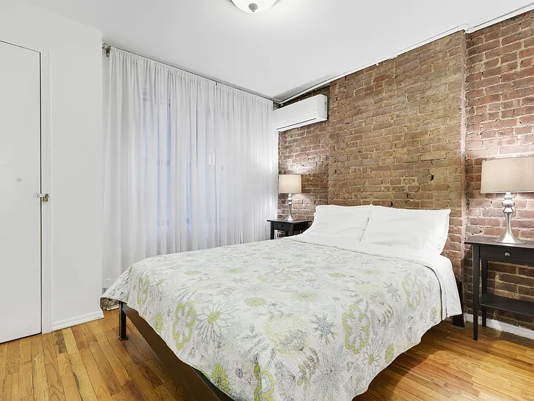 858 9th Ave #4R — Photo 1