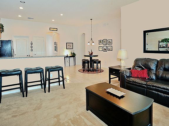 3rd image of 715 Hinsdale