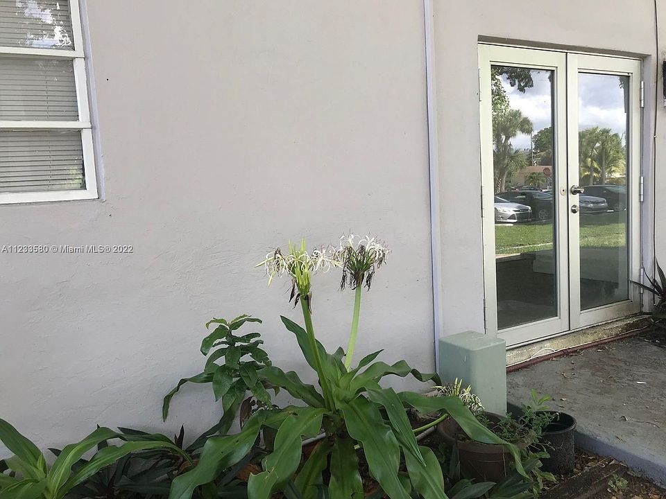 1st image of 17031 NE 21st Ave #17