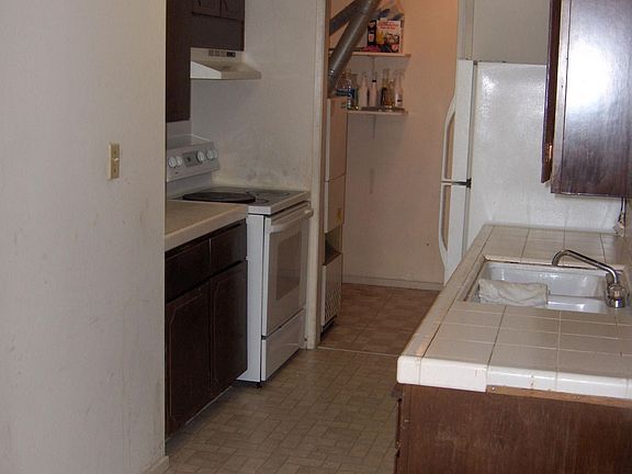 Kitchen w/ Laundry Room