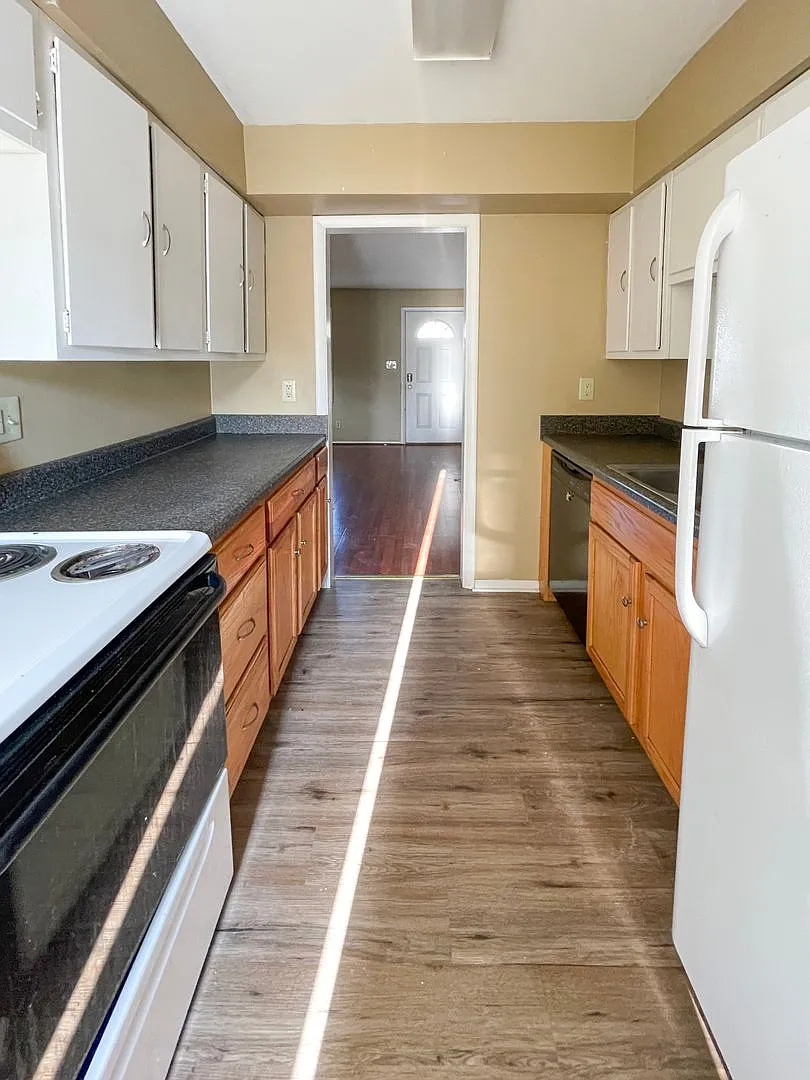 Dishwasher Included — Photo 1