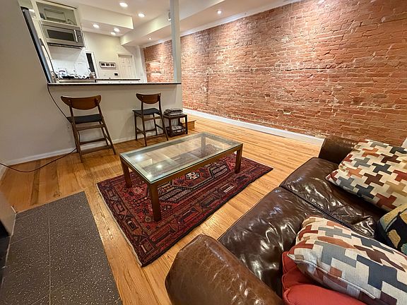 4th image of 416 D St NE