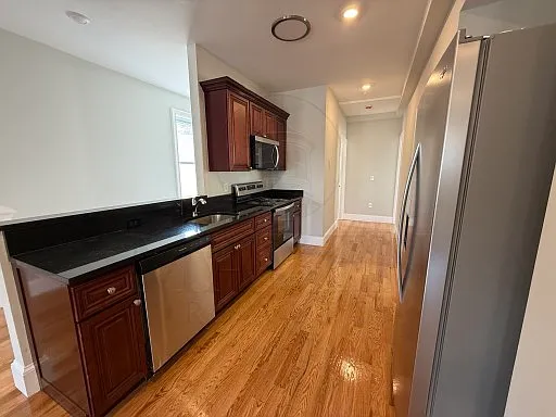 60 Bonair St — Photo 2