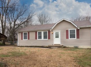 883 Lennox Rd, Clarksville, TN 37042