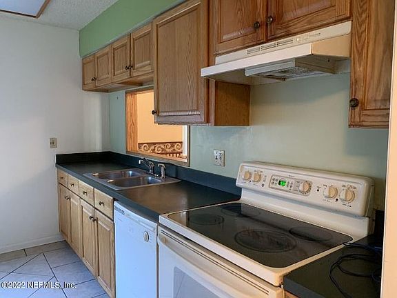 3rd image of 3951 Petite Dr W