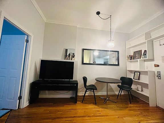 3rd image of 223 W 70th St #3E