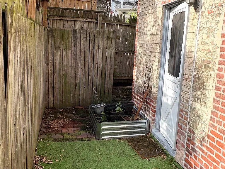 429 E Girard Ave #1 — Photo 3
