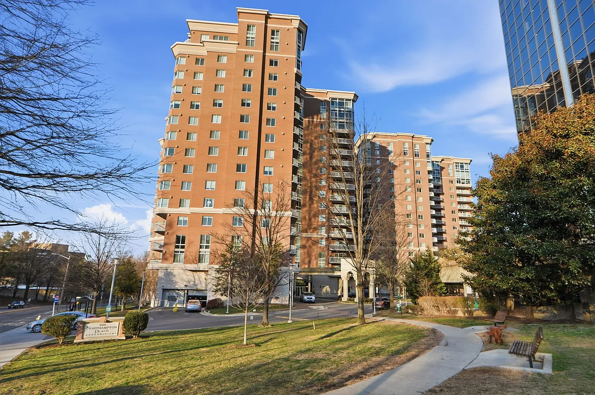 Building Photo - 3101 Hampton Dr #608