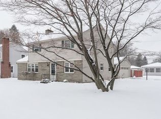 172 Wyndham Rd, Irondequoit, NY 14609