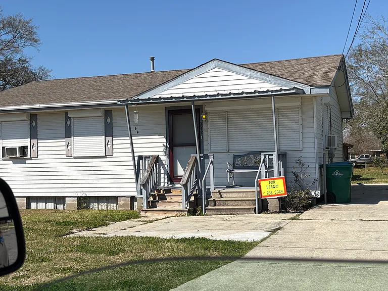 Annette Dr — Photo 44