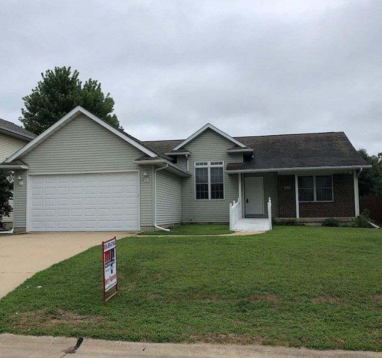 1st image of 820 Cypress Dr