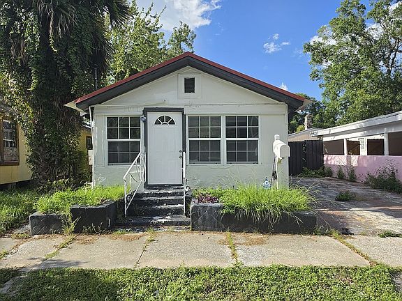 2nd image of 1165 W 24th St