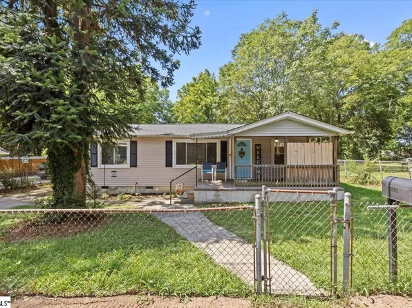218 Palmer St, Greer, SC 29651