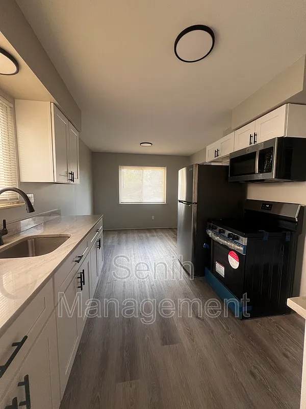 3 bed, 2.0 bath, 1060 sqft, $1,595 — Photo 2