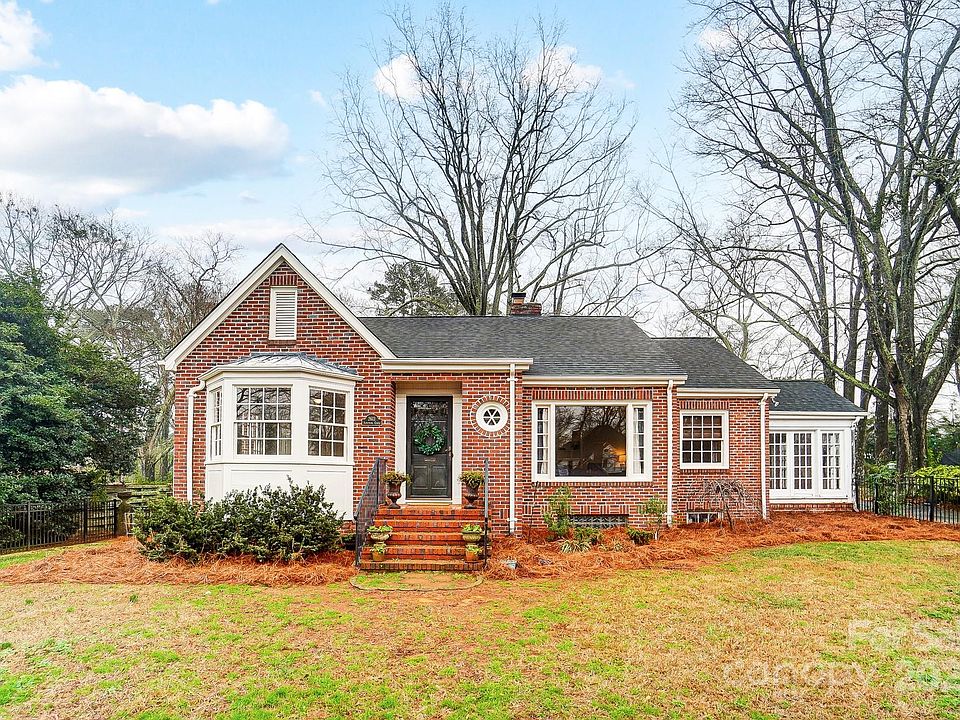 1st image of 2613 Armstrong Cir