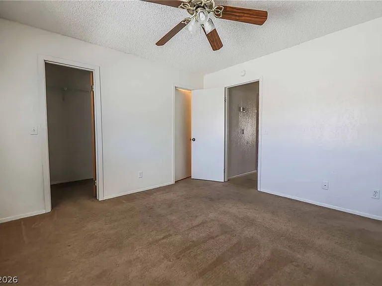 566 Kristin Ln — Photo 10