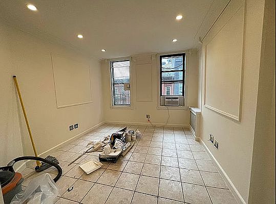 4th image of 324 W 43rd St APT 5A