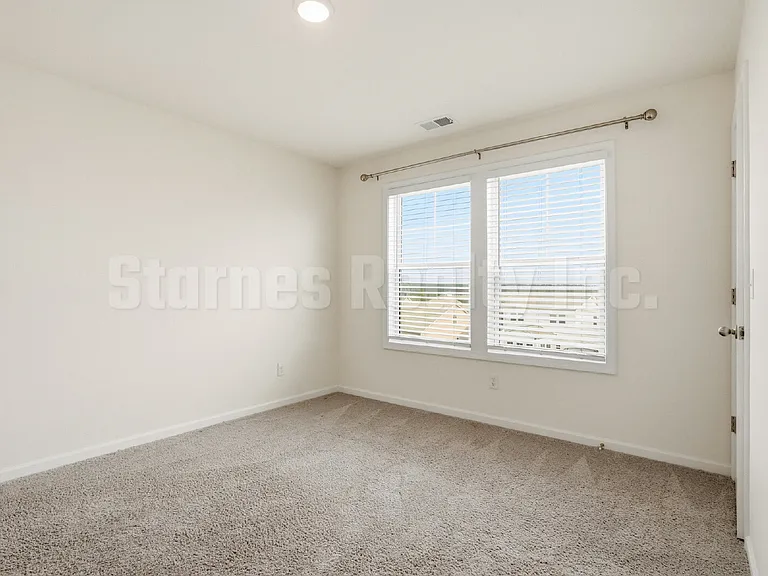 808 Pullman Loop — Photo 18