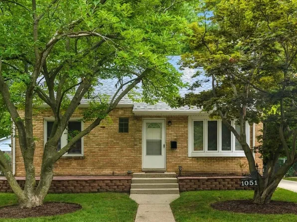 1051 Glenwood Ave, Waukegan, IL 60085
