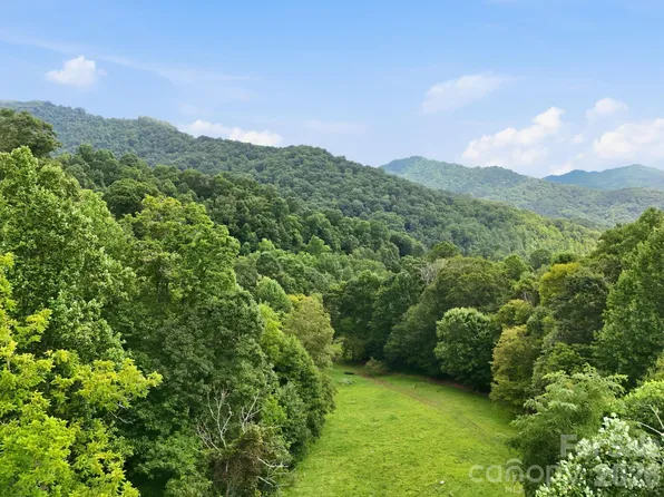 Twin Oaks Rd, Mars Hill, NC 28754