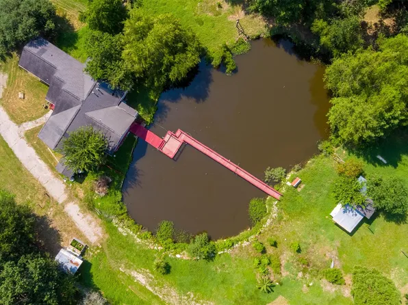 714 Shawnee Dr, Montgomery, TX 77316