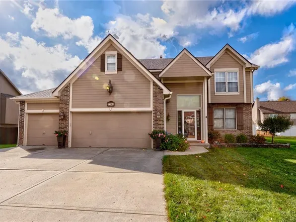 9922 N Highland Pl, Kansas City, MO 64155