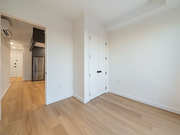 4th image of 931 Carroll St #330