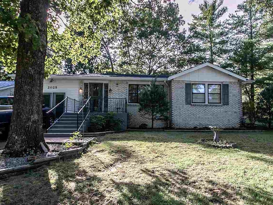 1st image of 2025 Woodland Dr