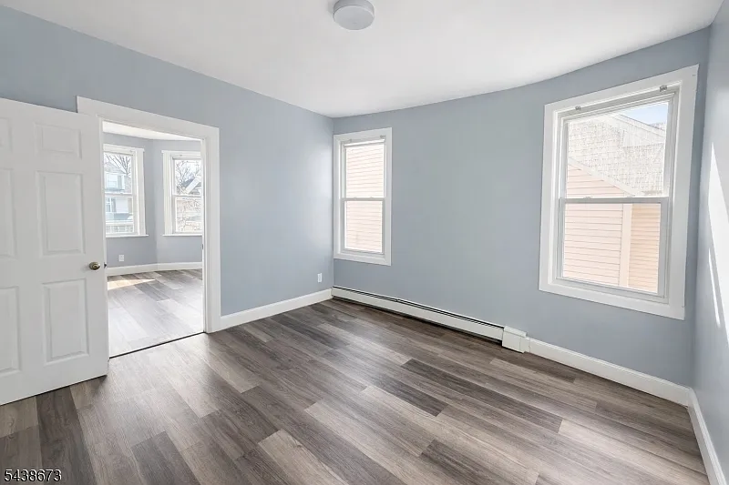 3 bed, 1.0 bath, $2,400 — Photo 4