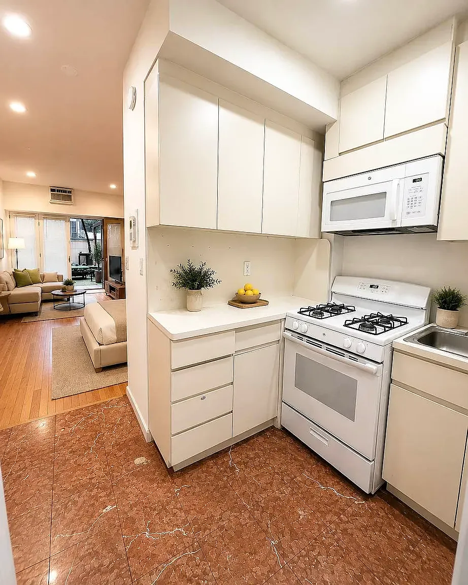 405 East 69th Street — Photo 2