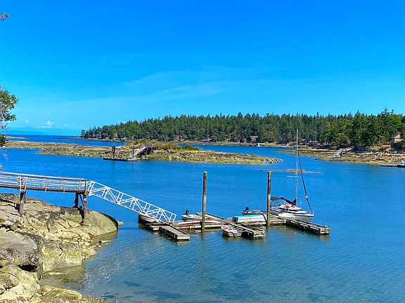 4th image of 1645 Sturdies Bay Rd