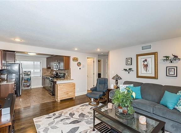 5th image of 4529 Holly St #202