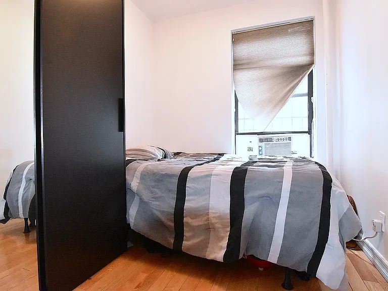104 E 4th St #D7 — Photo 13