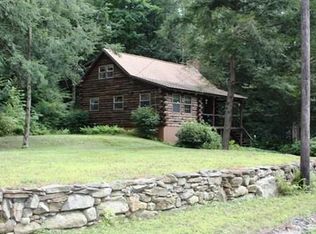 16 Lakeside Dr, Tolland, MA 01034