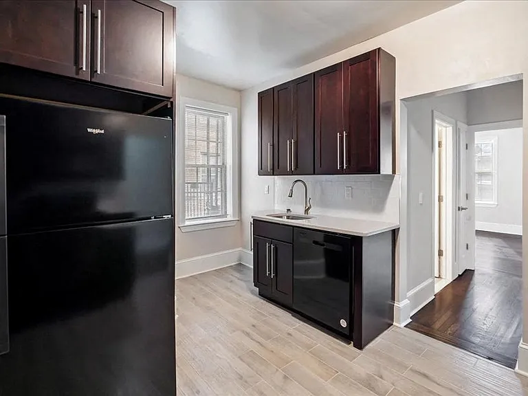 625 Elm St. Apartments — Photo 8